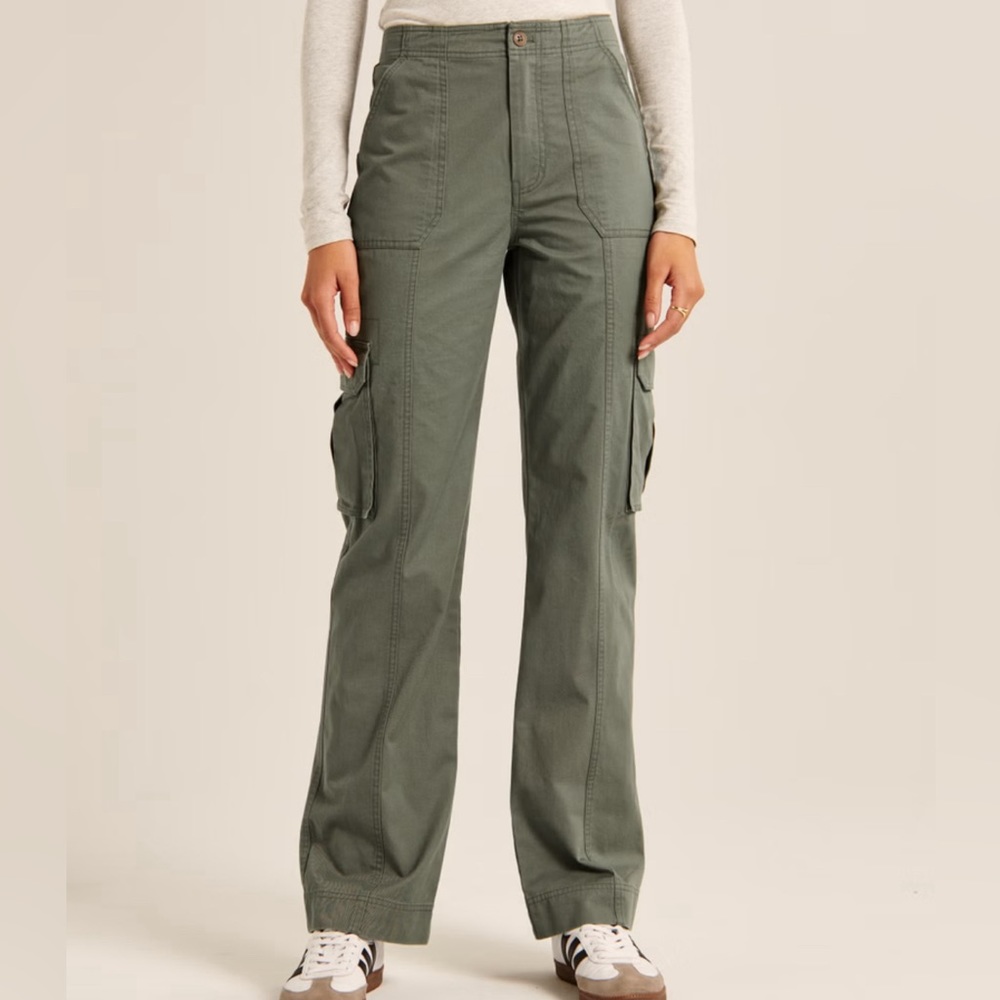Abercrombie & Fitch Relaxed Cargo Pants in Olive - size 29R / 8R